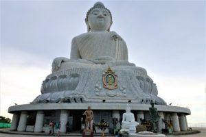 El Buda gigante en el sur Phuket